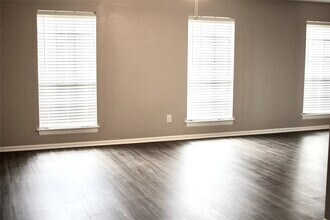 4110 Valley Haven Dr in Houston, TX - Building Photo - Building Photo