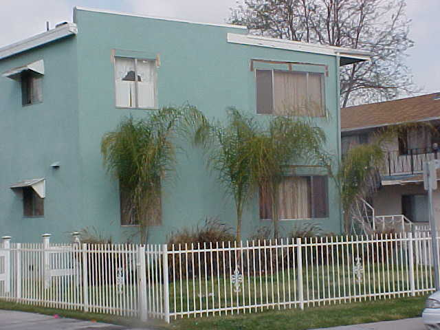 6149 Palm Ave in Maywood, CA - Foto de edificio - Building Photo