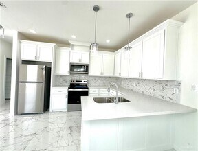 11 Selena St in Mission, TX - Foto de edificio - Building Photo