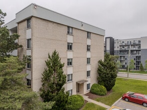Pinegrove Apartments in Waterloo, ON - Building Photo - Building Photo