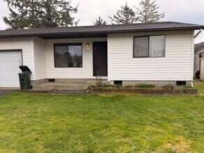 951-953 Avenue K in Seaside, OR - Building Photo - Building Photo