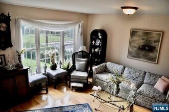 64 Garfield Pl in Ridgewood, NJ - Building Photo - Building Photo