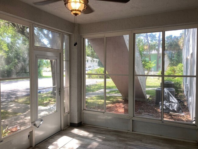 949 SE Mayo Dr in Crystal River, FL - Building Photo - Building Photo