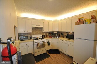 13 Voscek Ct in Trenton, NJ - Building Photo - Building Photo