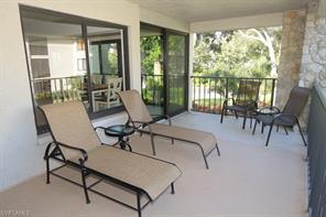 5954 Pelican Bay Blvd-Unit -225 in Naples, FL - Building Photo - Building Photo