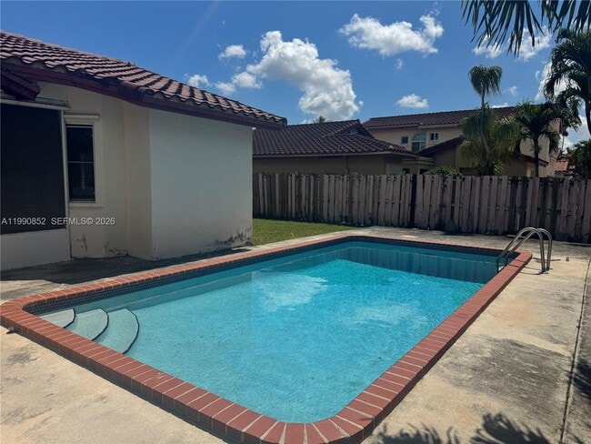 14750 SW 111th St in Miami, FL - Building Photo - Building Photo