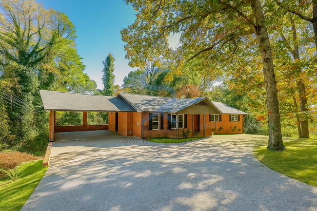 property at 5425 Skyview Dr SW