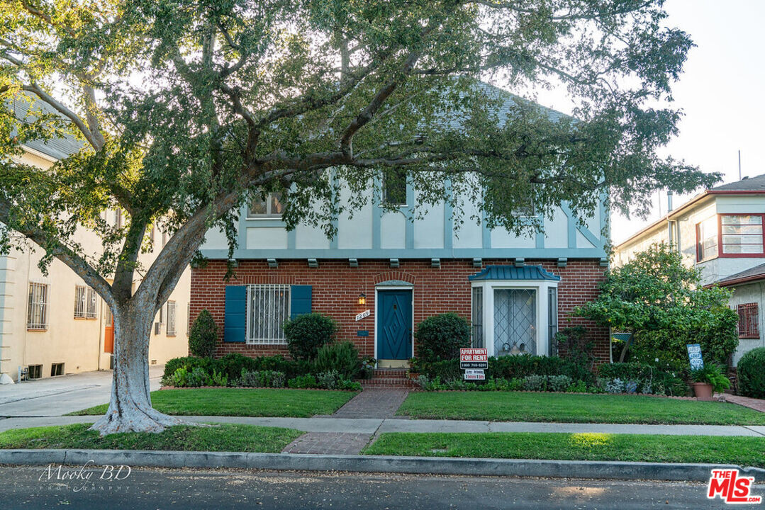 1207 S Orlando Ave in Los Angeles, CA - Building Photo