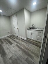 582 E 18th St in Hialeah, FL - Foto de edificio - Building Photo