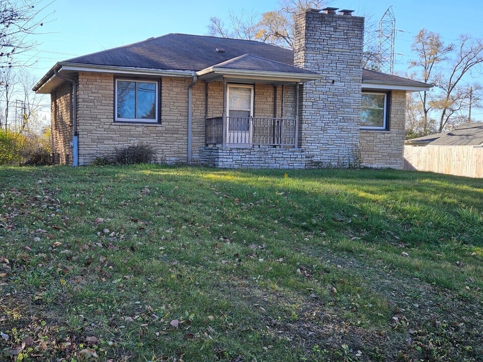 811 Hoyle Rd in Lombard, IL - Building Photo