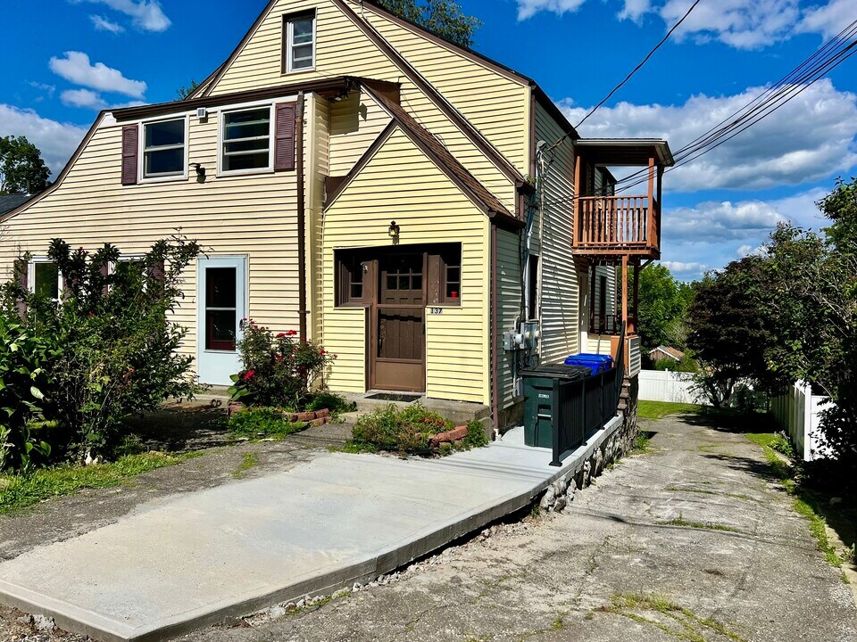 135 Colorado Ave N in Torrington, CT - Building Photo
