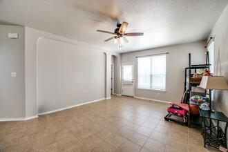 10318 Floore Hollow in San Antonio, TX - Building Photo - Building Photo