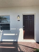 9105 W Hillsborough Ave in Tampa, FL - Building Photo - Building Photo
