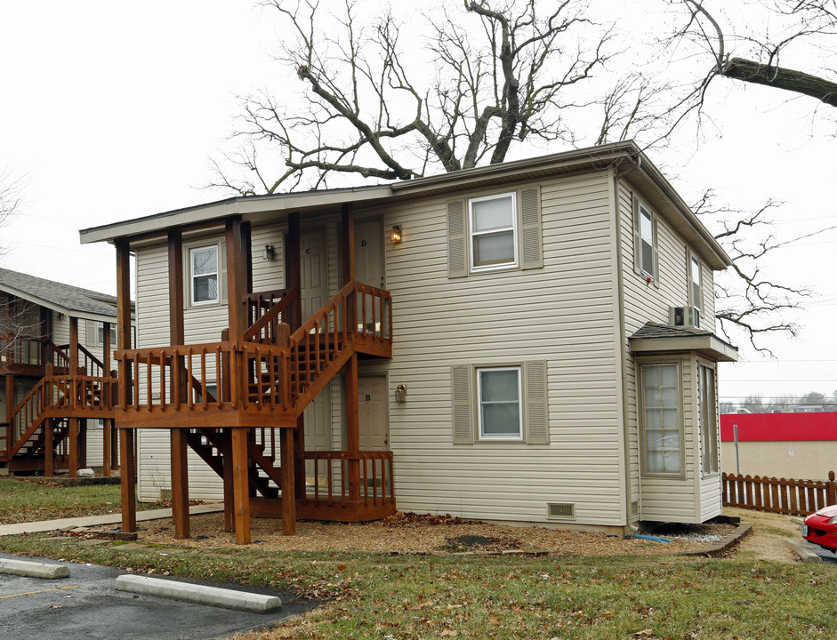 Oak Place in Springfield, MO - Building Photo