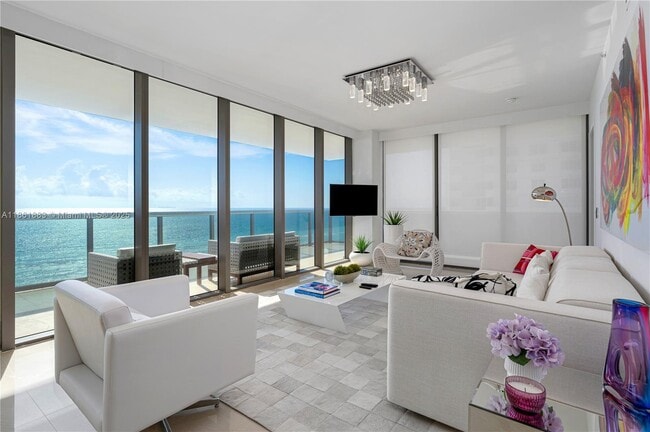 5875 Collins Ave, Unit 1202 in Miami, FL - Building Photo - Building Photo