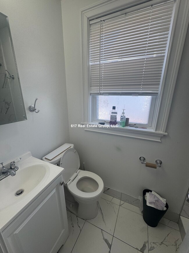 27 Athol St in Boston, MA - Building Photo - Building Photo