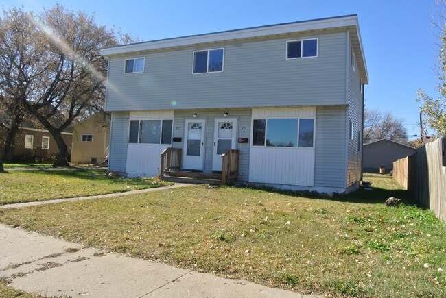 109-111 21st St NW in Minot, ND - Building Photo - Building Photo