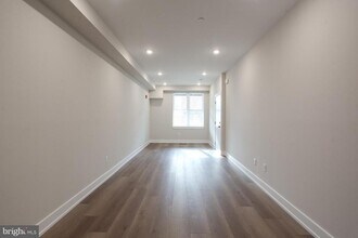 3849 Fairmount Ave in Philadelphia, PA - Building Photo - Building Photo