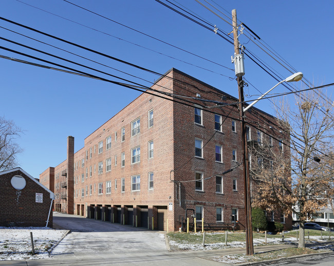 125 Pine St in Freeport, NY - Building Photo - Building Photo