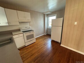 70 Broadway in Greenlawn, NY - Building Photo - Building Photo