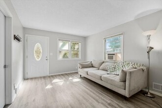 928 8th Ave S in South St. Paul, MN - Building Photo - Building Photo