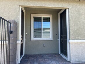 9686 Pacific Pne St in Las Vegas, NV - Building Photo - Building Photo