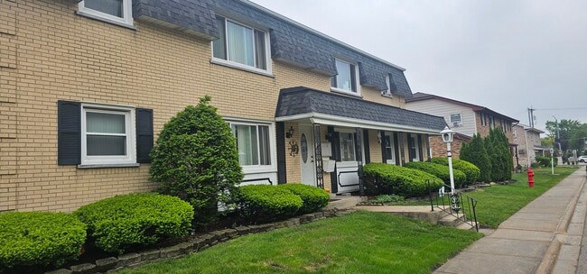 7506 Country Ln, Unit 1N