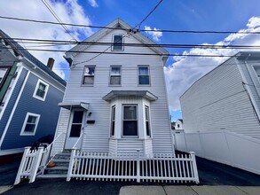 27 Franklin Ave in Somerville, MA - Foto de edificio - Building Photo