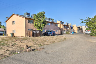 398 Grant Way in Yuba City, CA - Building Photo - Building Photo