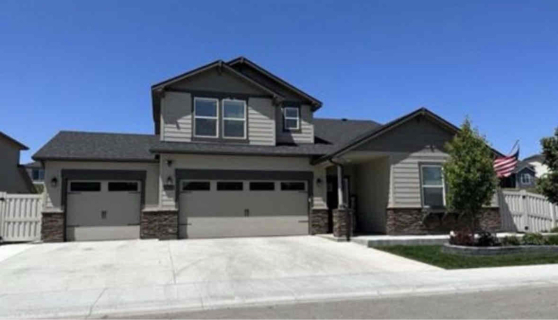 10624 W Daylily Ave in Star, ID - Building Photo