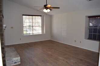 7805 Kincheon Ct in Austin, TX - Building Photo - Building Photo