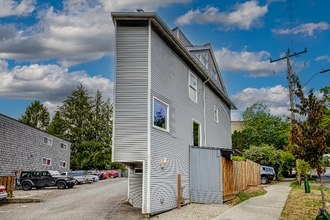 4727 Sand Point Way NE in Seattle, WA - Building Photo - Building Photo