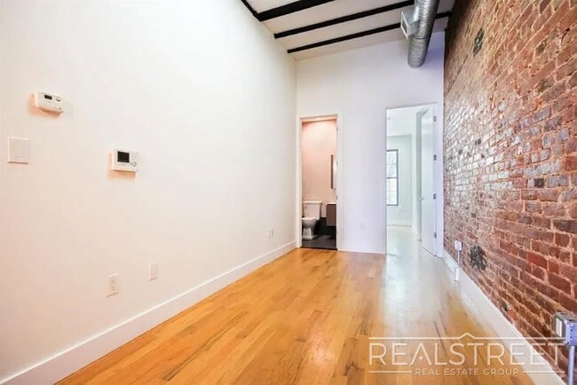 Greene Avenue, Unit 3R in Queens, NY - Foto de edificio - Building Photo