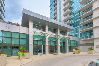 125 S Green St in Chicago, IL - Foto de edificio - Building Photo