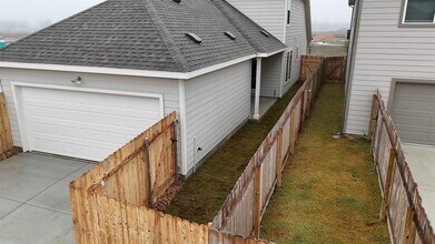 140 Hartson Dr in Taylor, TX - Building Photo - Building Photo