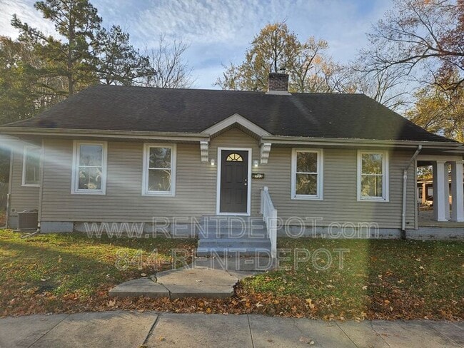 property at 703 Ravenswood Dr