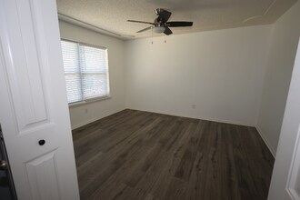 412 Live Oak Dr in Euless, TX - Foto de edificio - Building Photo
