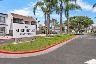 Surf House Apartments in Huntington Beach, CA - Building Photo - Building Photo