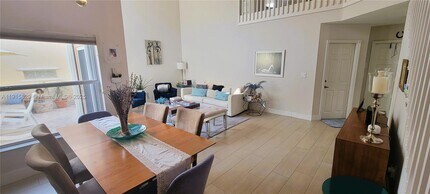 1055 Yellow Birch Ter in Hollywood, FL - Foto de edificio - Building Photo