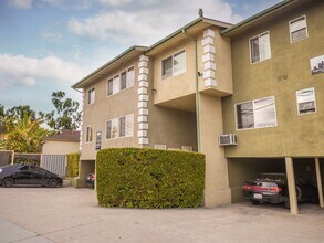 4718 Centinela Ave in Los Angeles, CA - Foto de edificio - Building Photo
