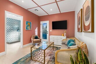 2325 N Girasol Ave in Palm Springs, CA - Building Photo - Building Photo