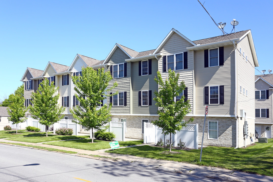 29th Street Townhomes in Davenport, IA - Building Photo