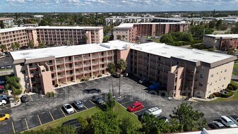 4121 Heron Way in Bradenton, FL - Building Photo