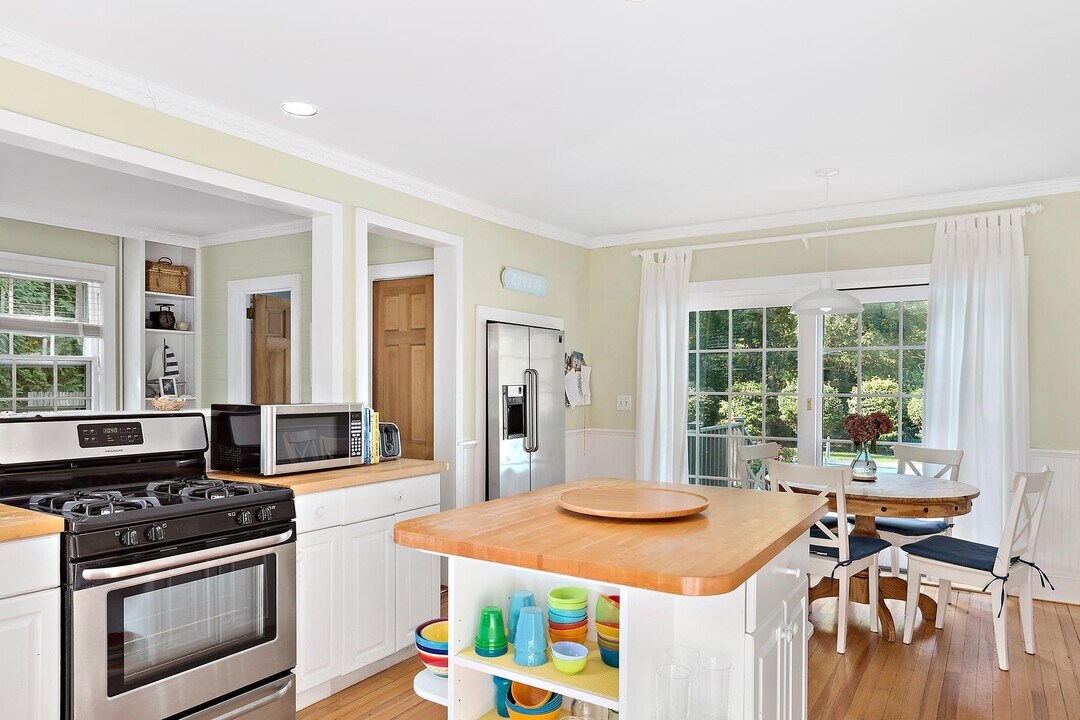 79a Jessup Ave in Southampton, NY - Building Photo