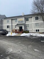 330 Sunderland Rd in Worcester, MA - Building Photo