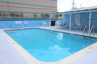 326 Harrison St in Hollywood, FL - Building Photo - Building Photo