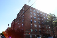 4107 Bowne St in Flushing, NY - Foto de edificio - Building Photo