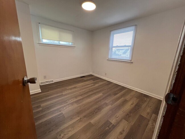 512 Cayuga Rd in Buffalo, NY - Building Photo - Building Photo
