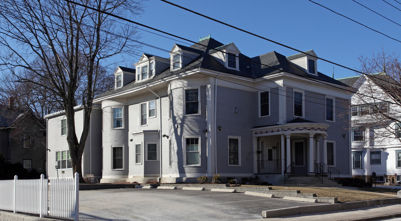 Coliseum Manor in Malden, MA - Building Photo