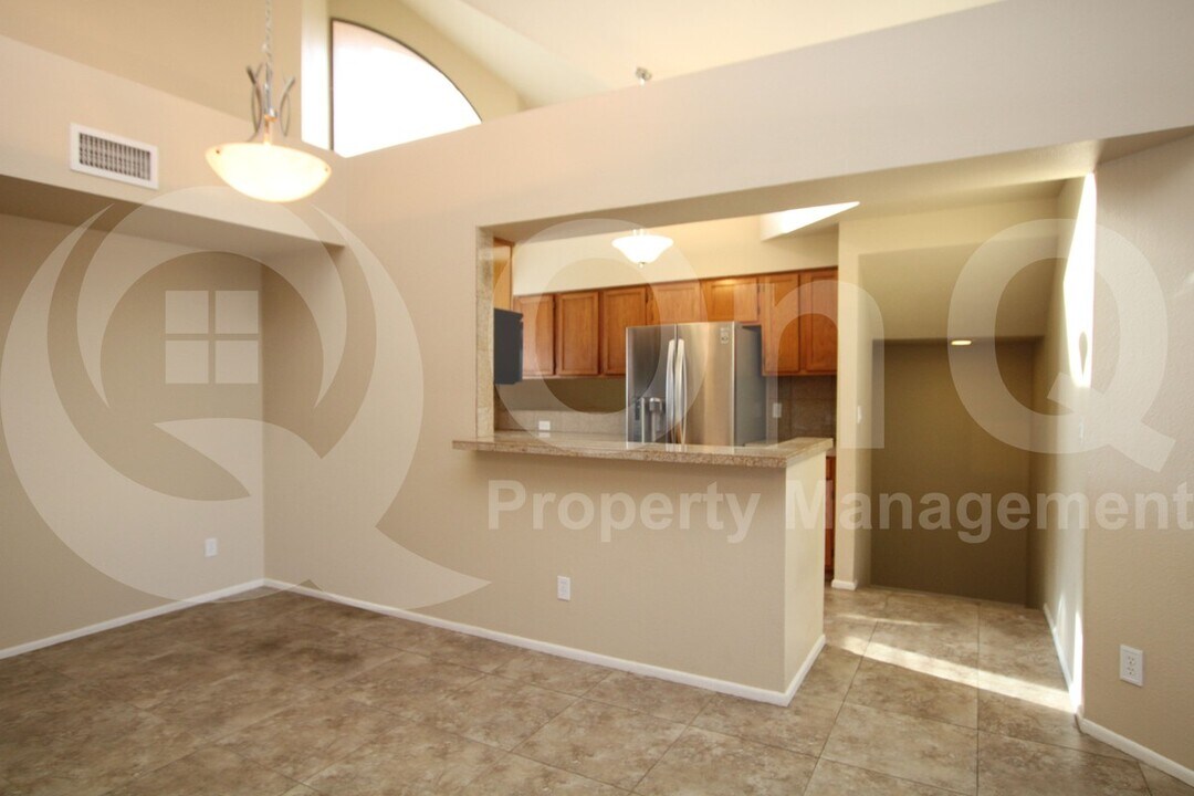 1800 W Elliot Rd in Chandler, AZ - Building Photo